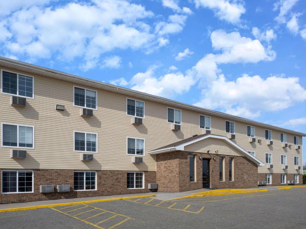 Super 8 by Wyndham Clinton